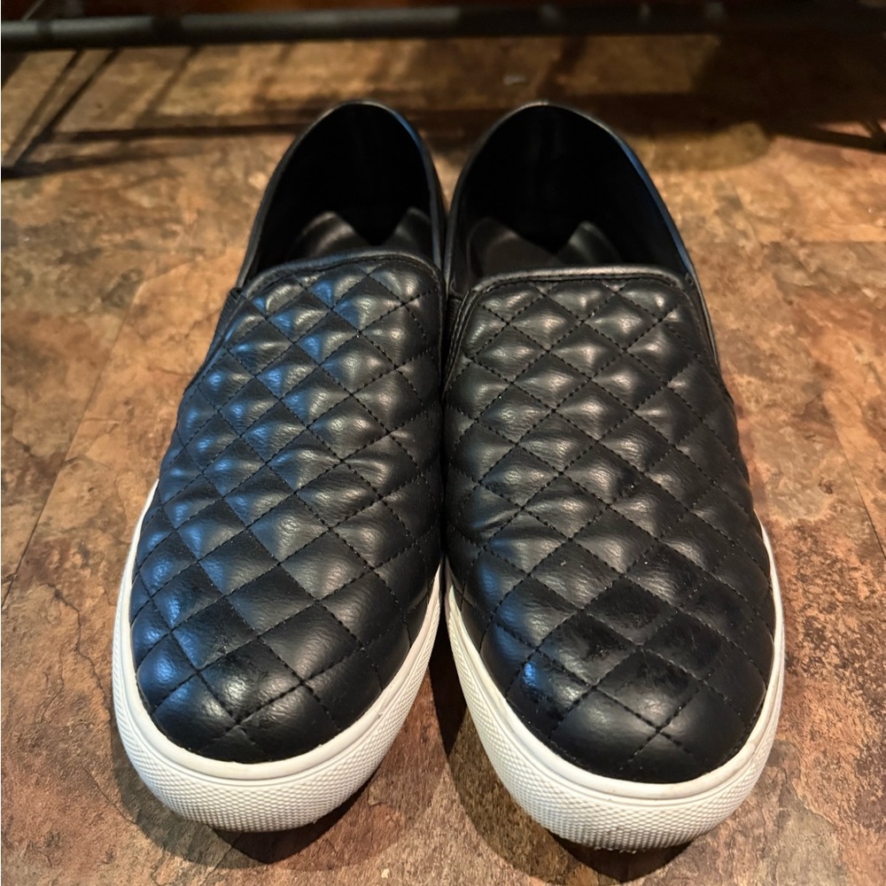 Steve Madden Black Quilted Loafers